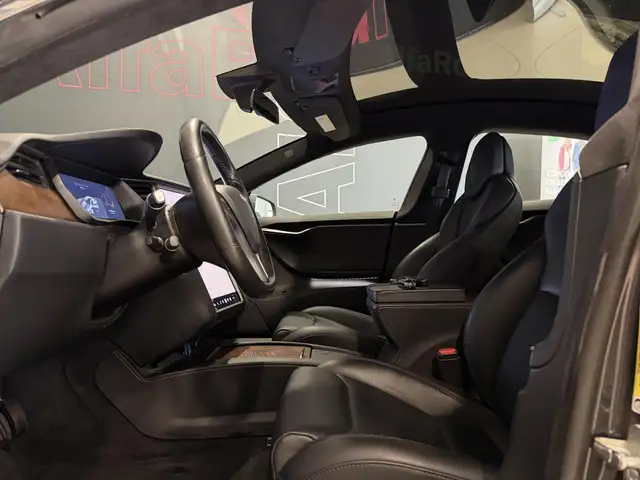 Tesla Model S view 9