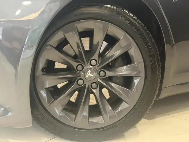 Tesla Model S view 14