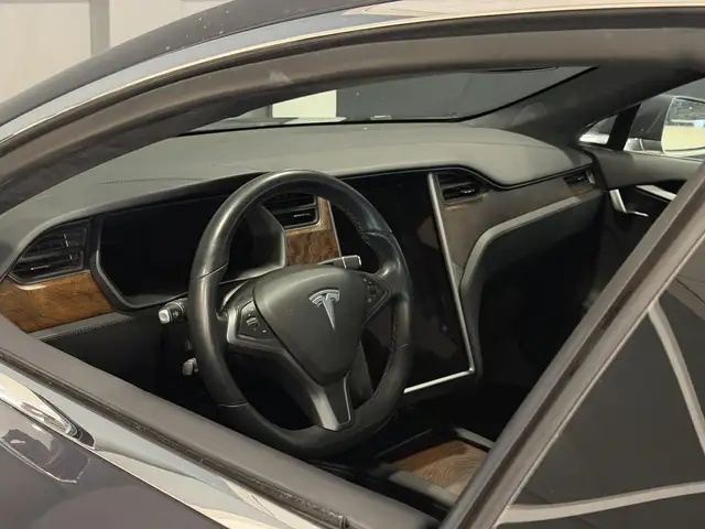 Tesla Model S view 3