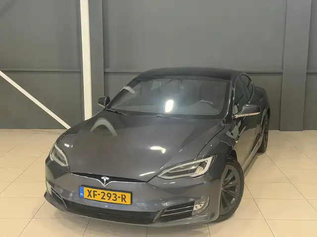 Tesla Model S view 6