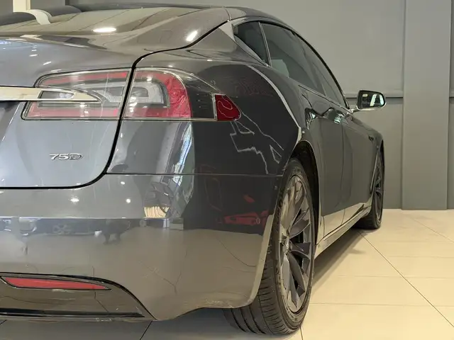 Tesla Model S view 8