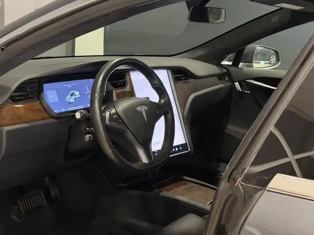 Tesla Model S view 7