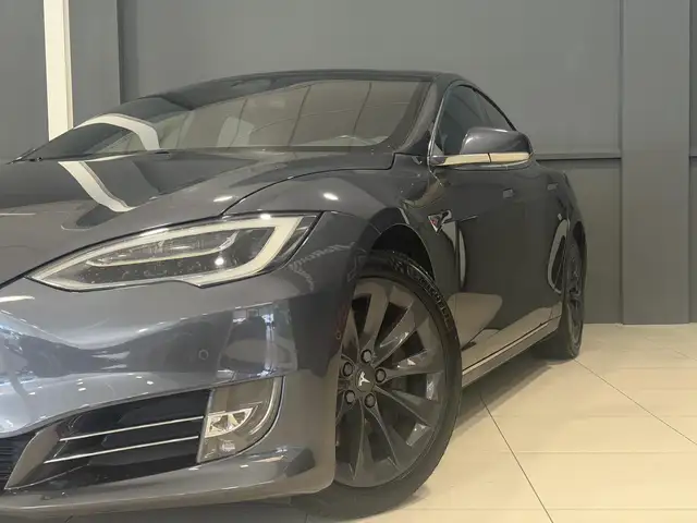 Tesla Model S view 2