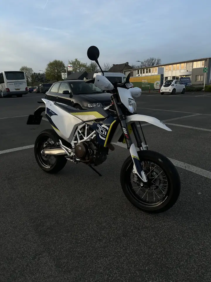 Husqvarna 701 Supermoto