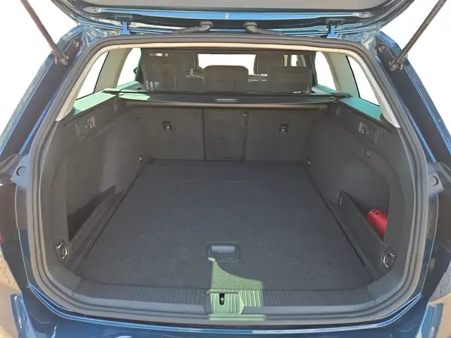 Volkswagen Passat view 14