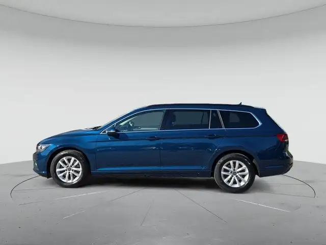 Volkswagen Passat view 6