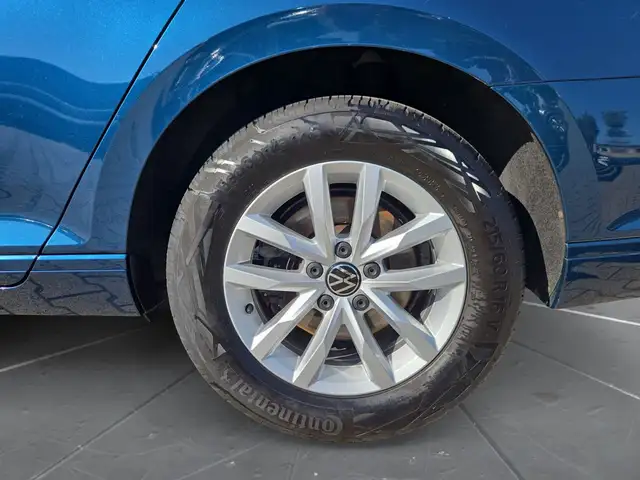 Volkswagen Passat view 15