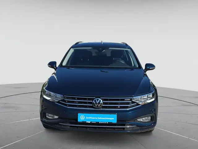 Volkswagen Passat view 2