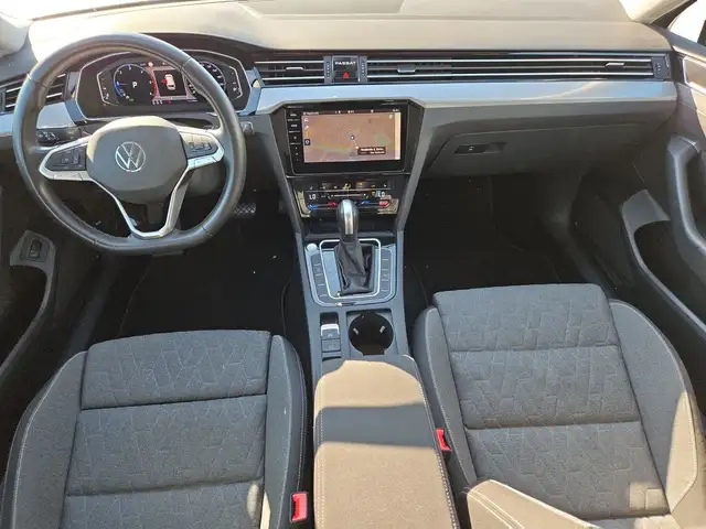 Volkswagen Passat view 8