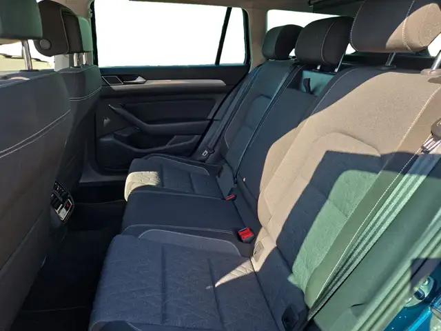 Volkswagen Passat view 10