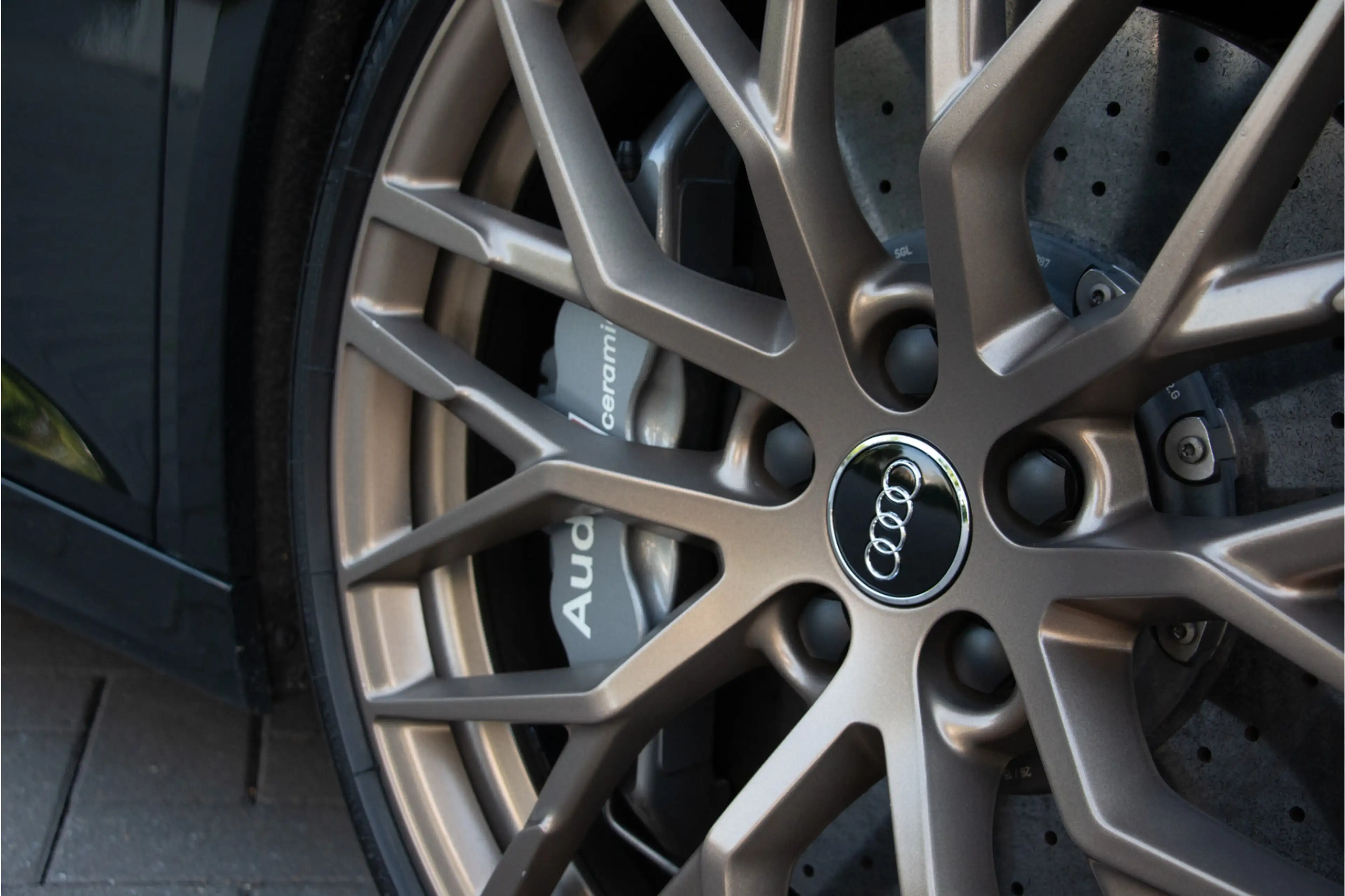 Audi R8 5.2 FSI Quattro Plus 610PK | Ceramic Brakes | B&O — photo 14