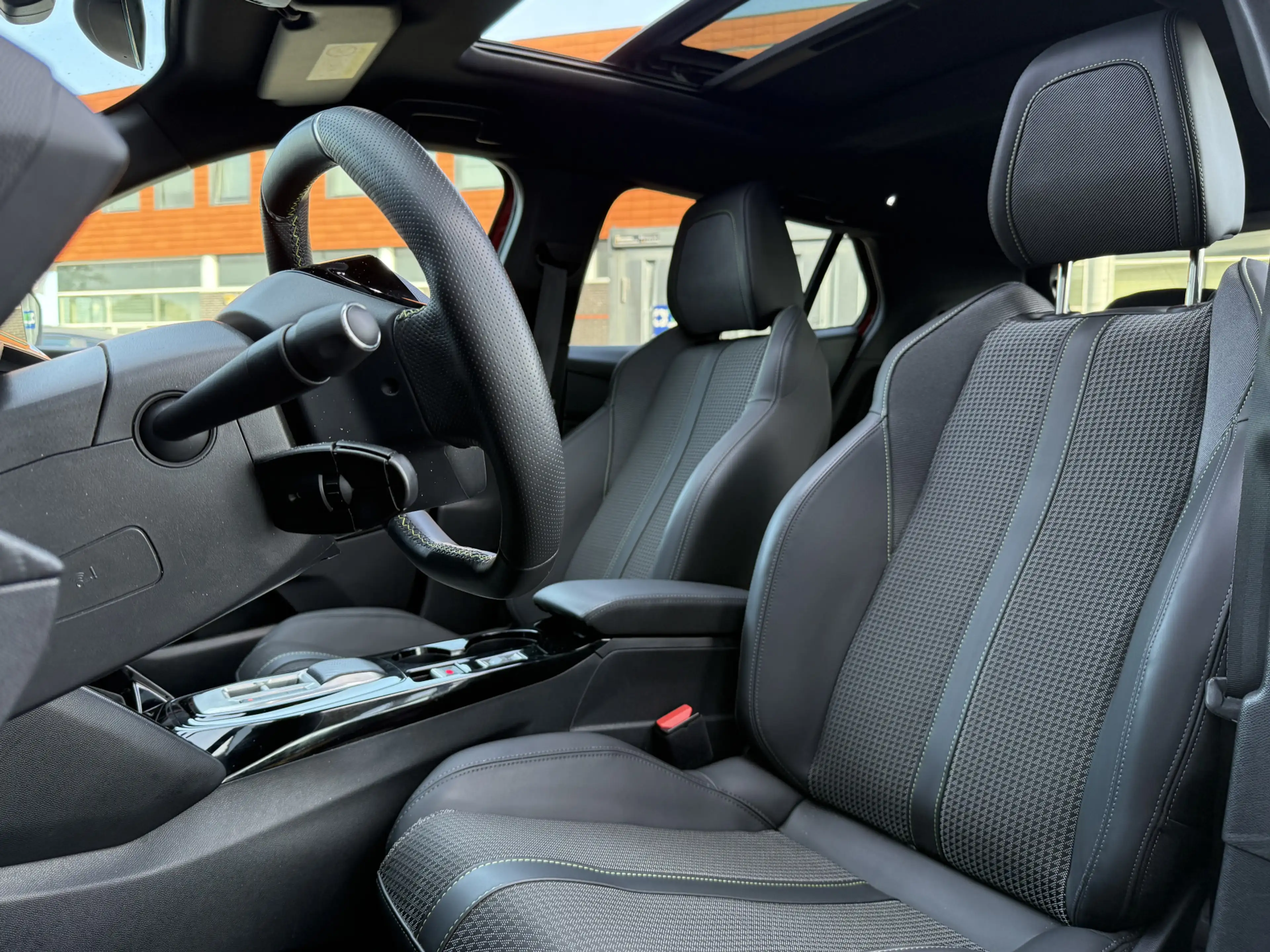 Peugeot e-2008 BWJ 2023 EV GT 136 PK 50 kWh PANO DAK | KEYLESS | — photo 6