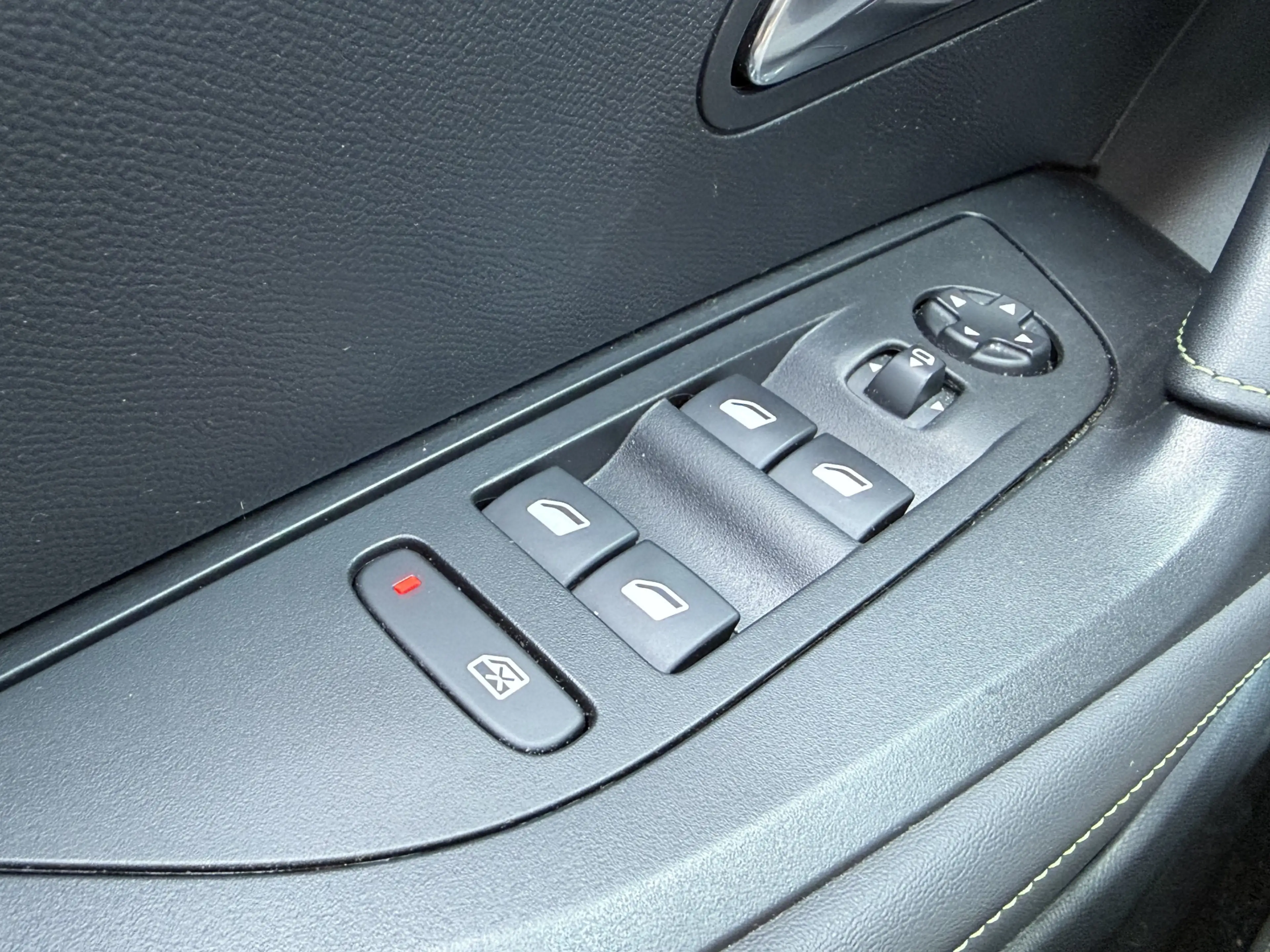 Peugeot e-2008 BWJ 2023 EV GT 136 PK 50 kWh PANO DAK | KEYLESS | — photo 9