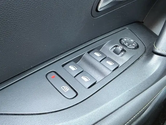 Peugeot E-2008 view 9