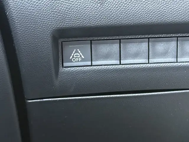 Peugeot E-2008 view 10
