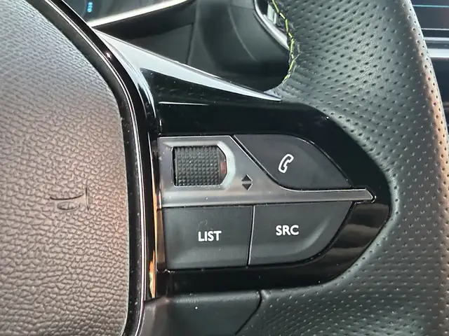Peugeot E-2008 view 15