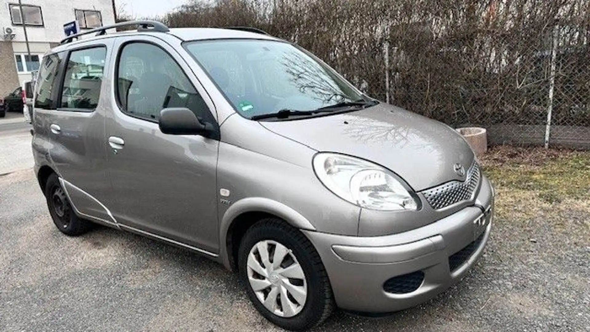 Toyota Yaris Verso 1.3 Sol Grau - 1