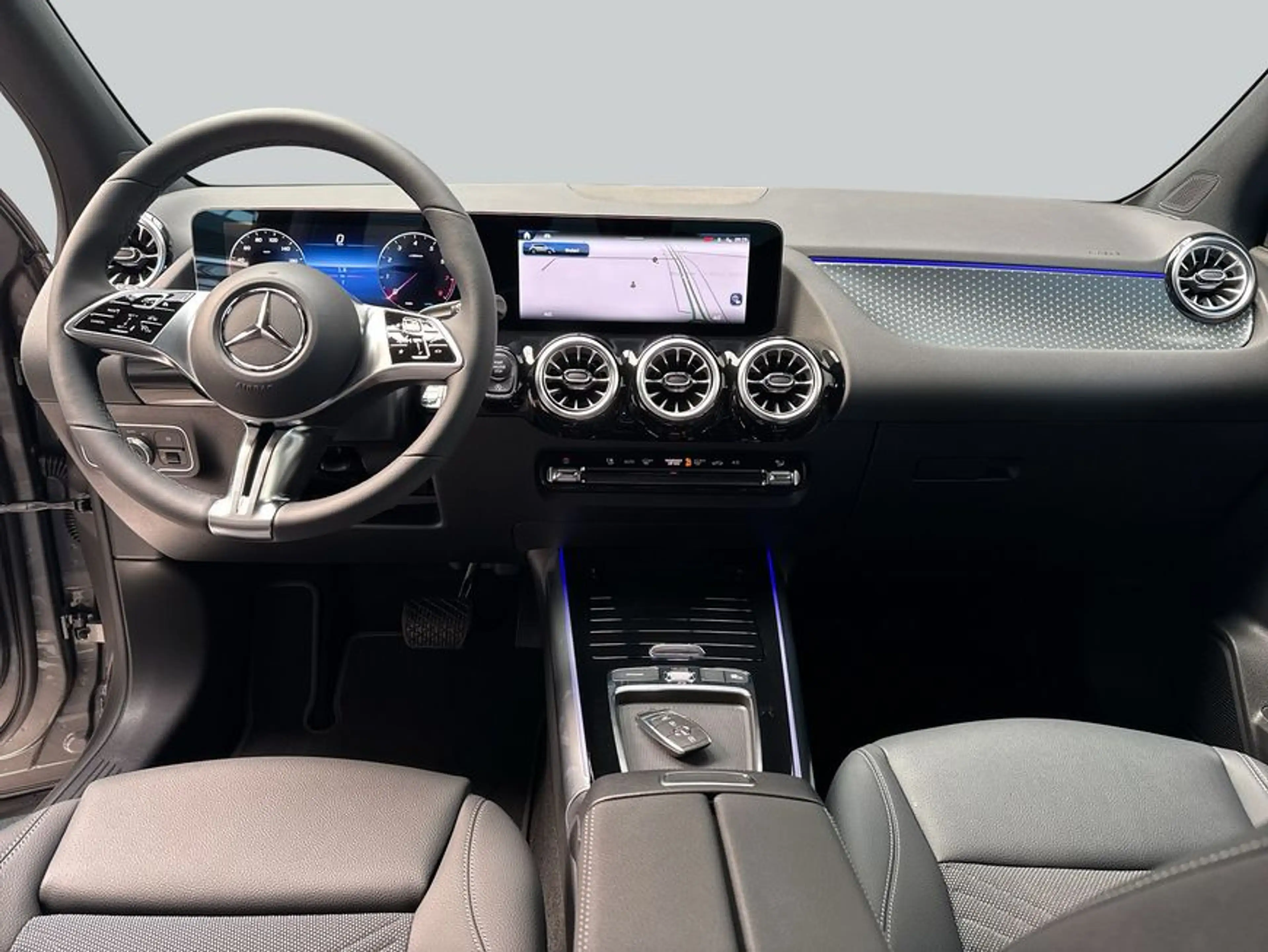Mercedes-Benz GLA 180 GLA — photo 13