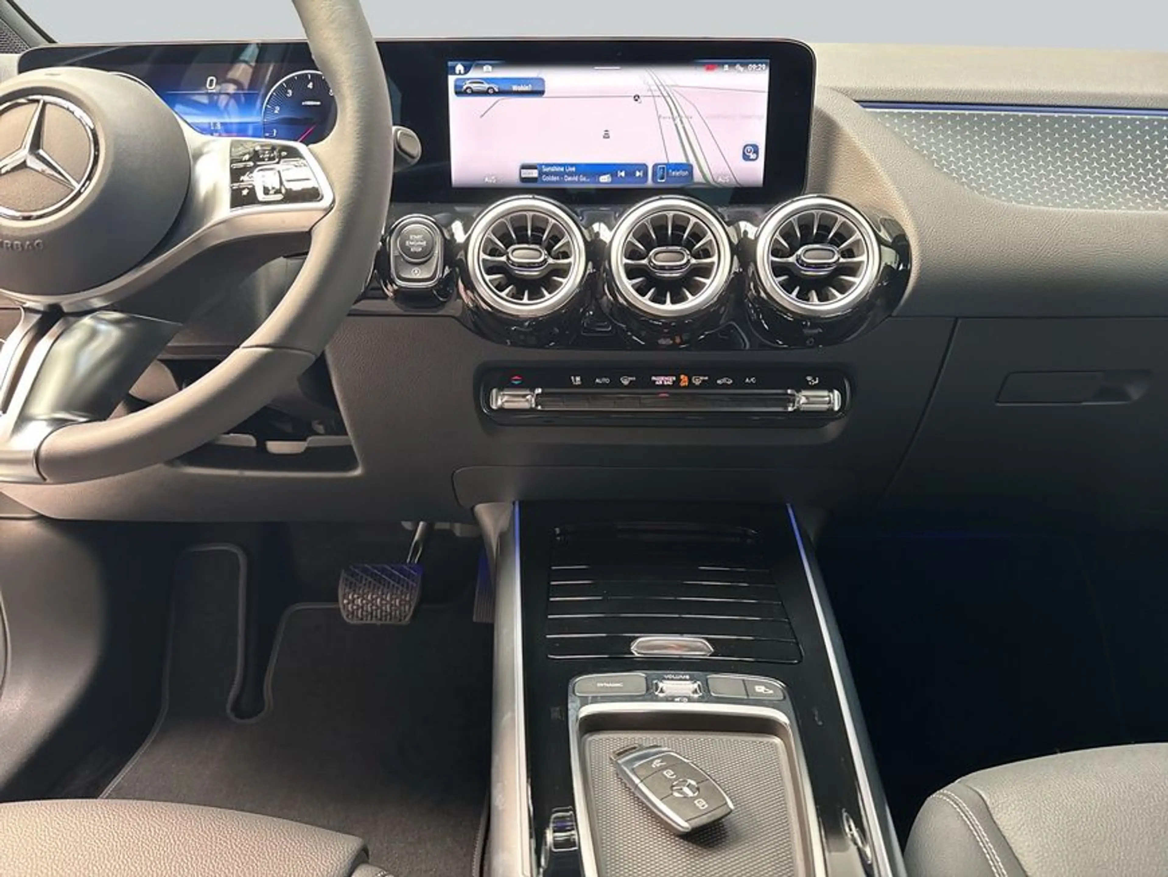 Mercedes-Benz GLA 180 GLA — photo 14