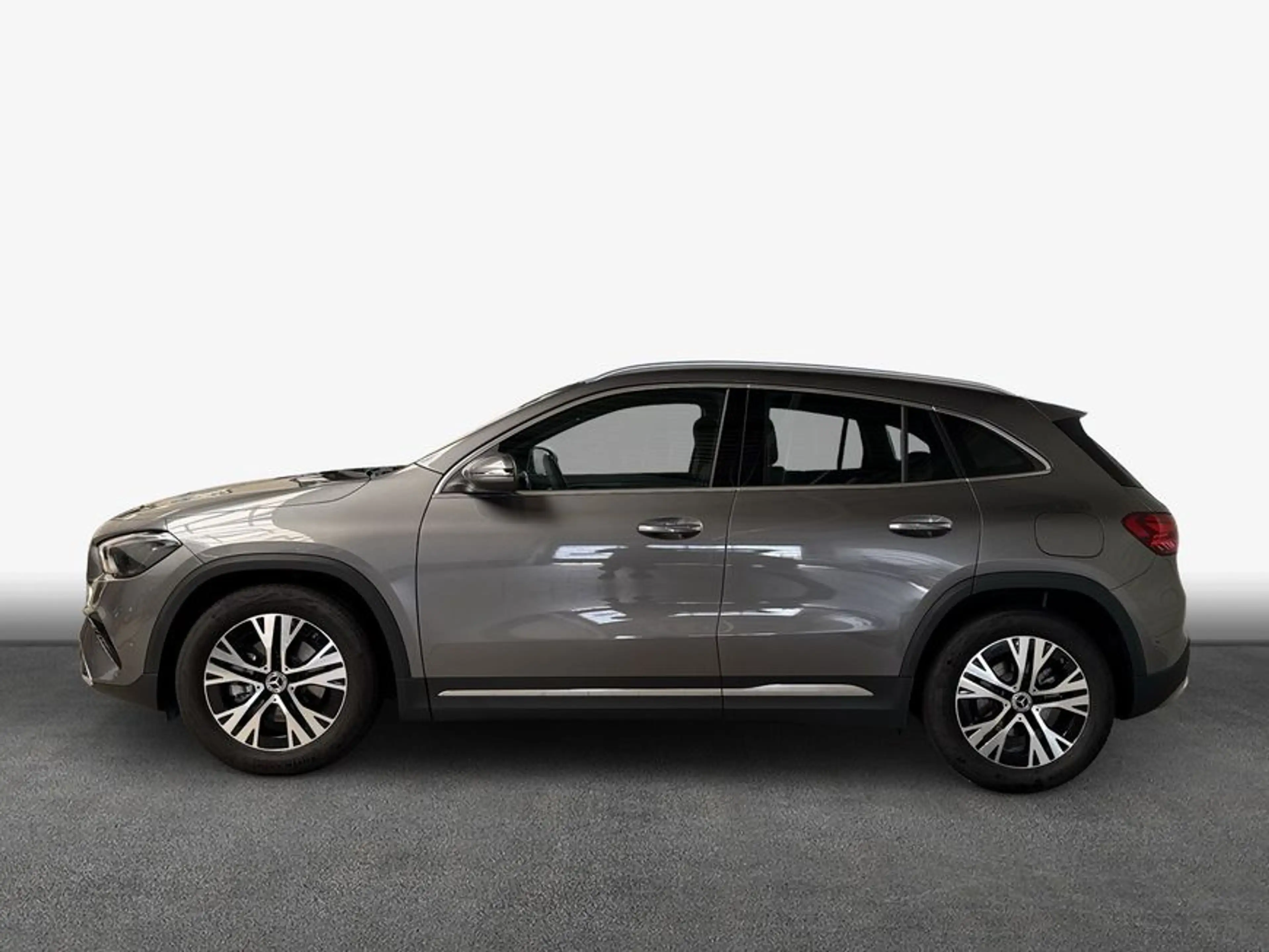 Mercedes-Benz GLA 180 GLA — photo 4