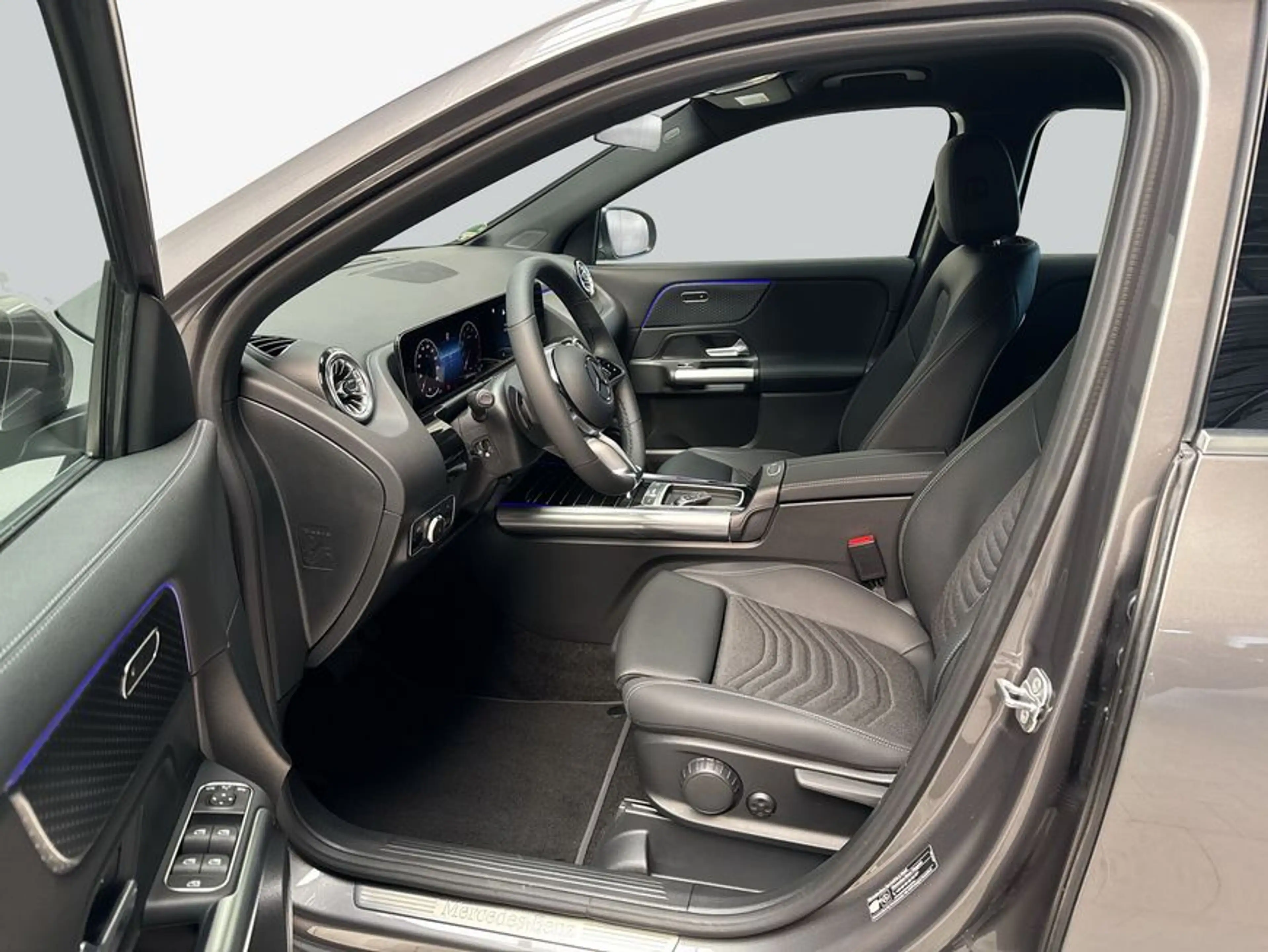 Mercedes-Benz GLA 180 GLA — photo 9