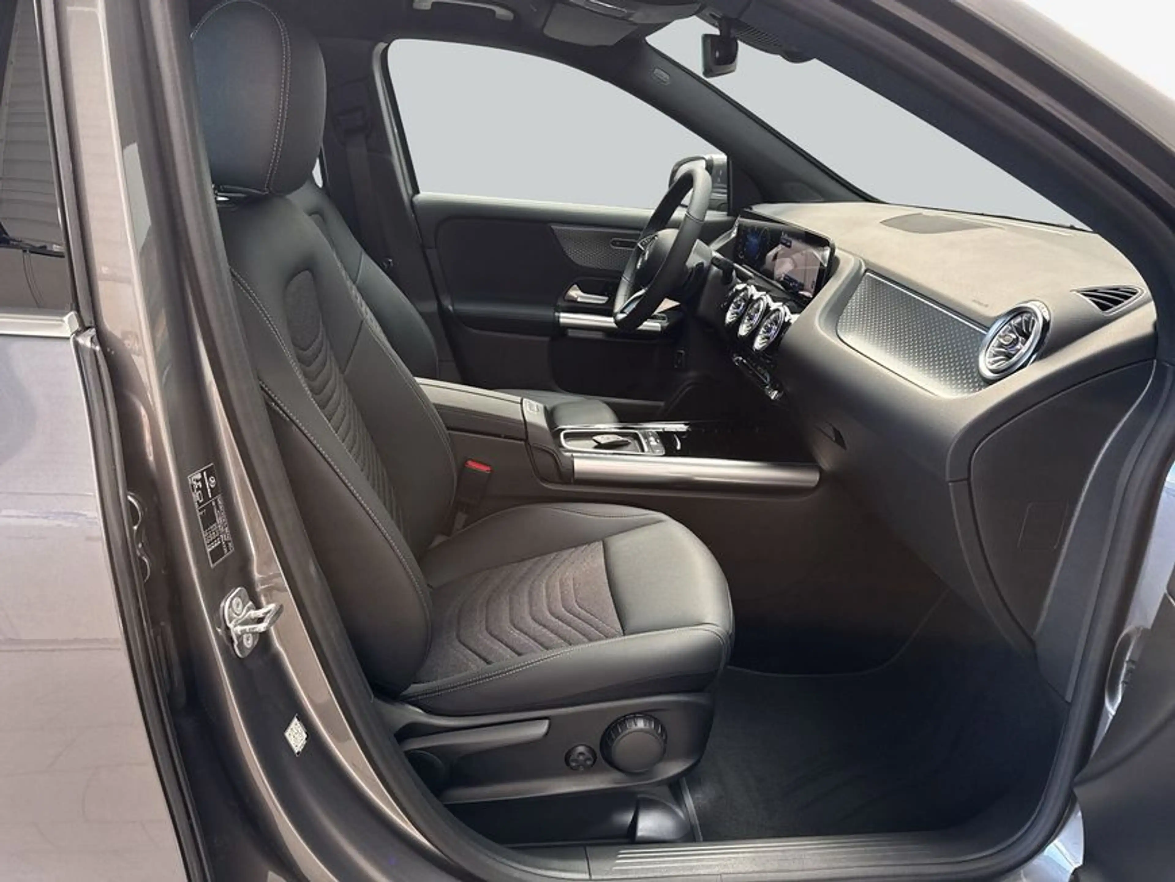 Mercedes-Benz GLA 180 GLA — photo 12