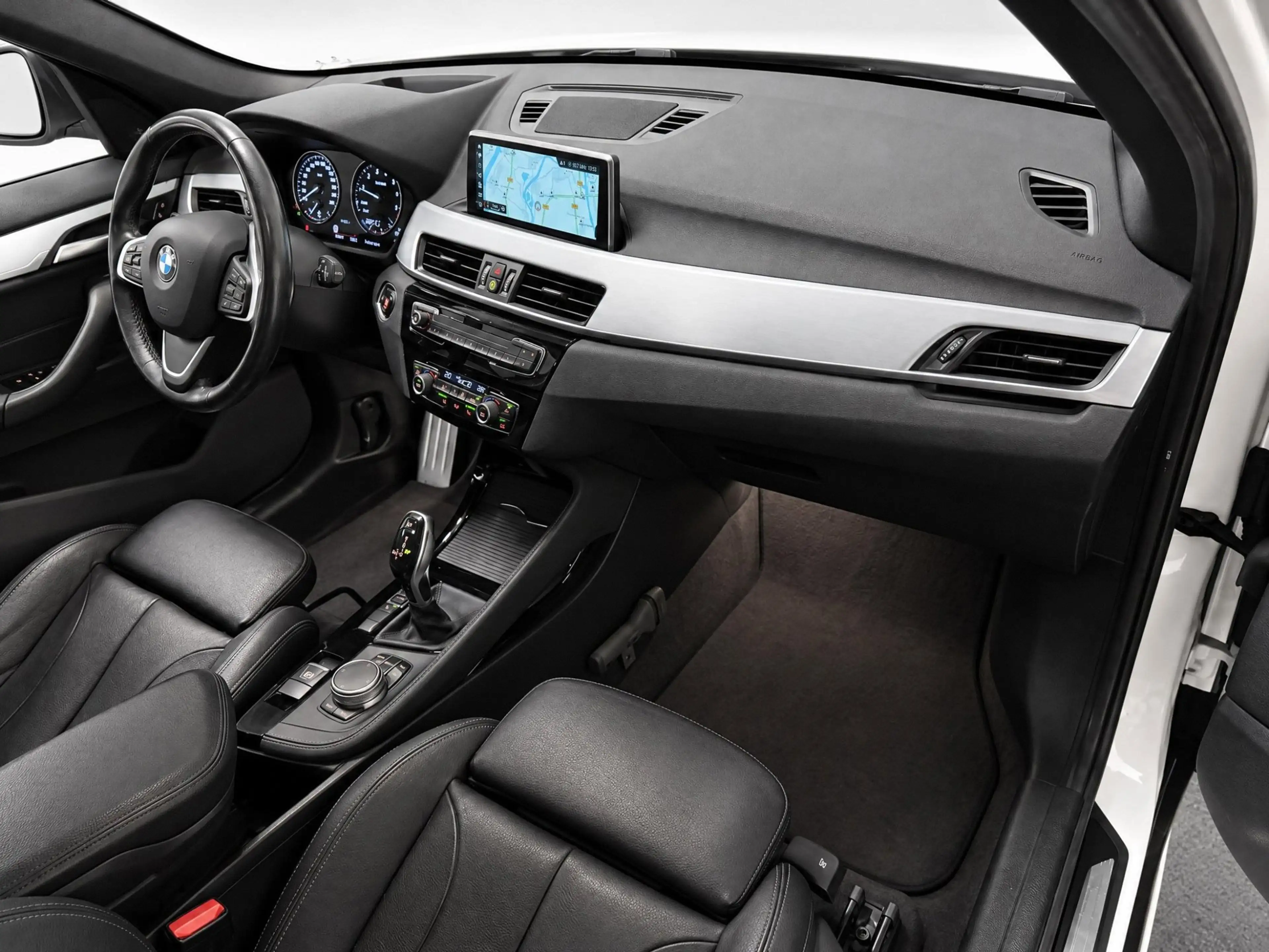 BMW X1 SDrive20i High Executive (LED, ACC, HUD, LEDER, TR — photo 22
