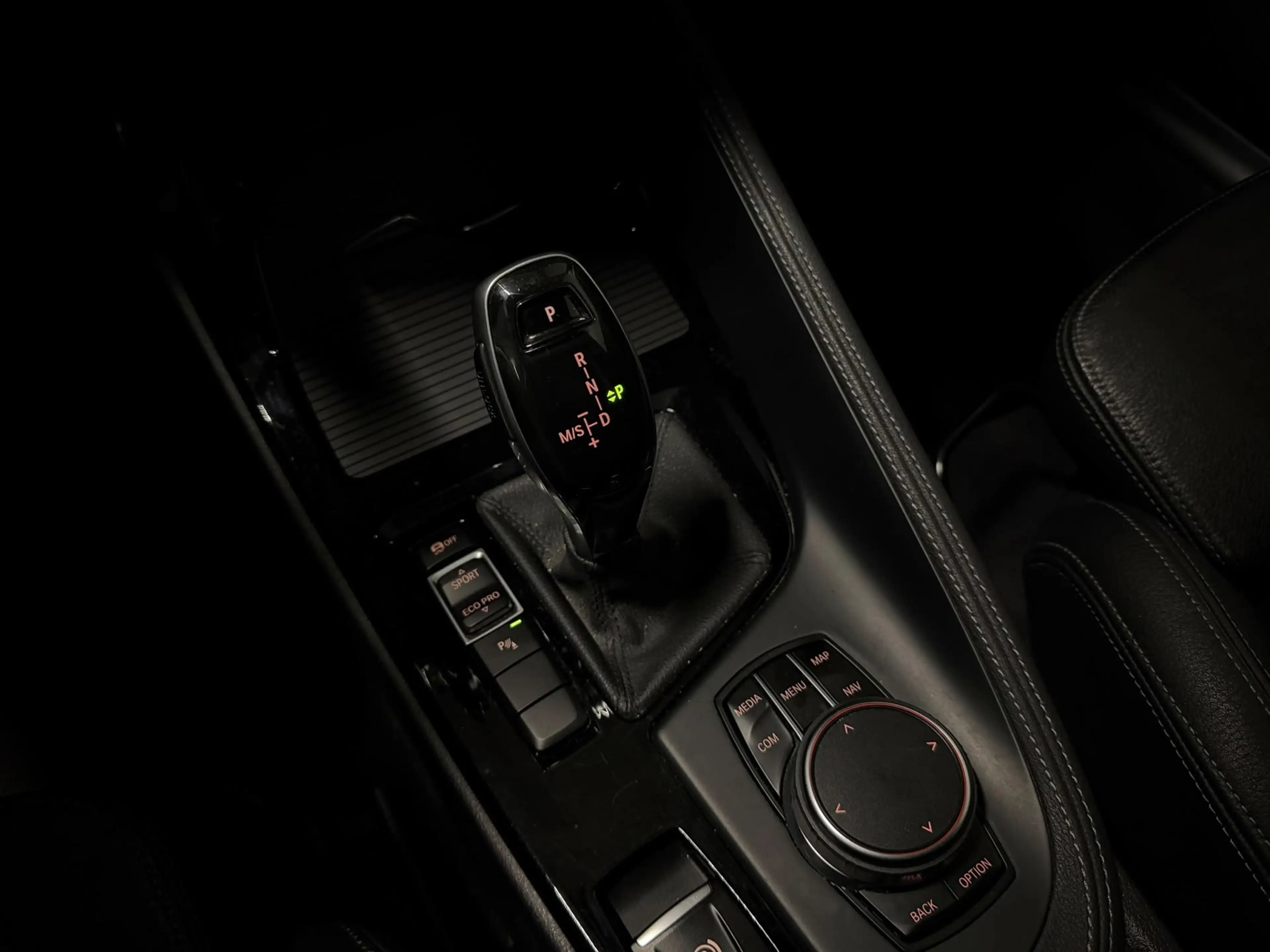 BMW X1 SDrive20i High Executive (LED, ACC, HUD, LEDER, TR — photo 19