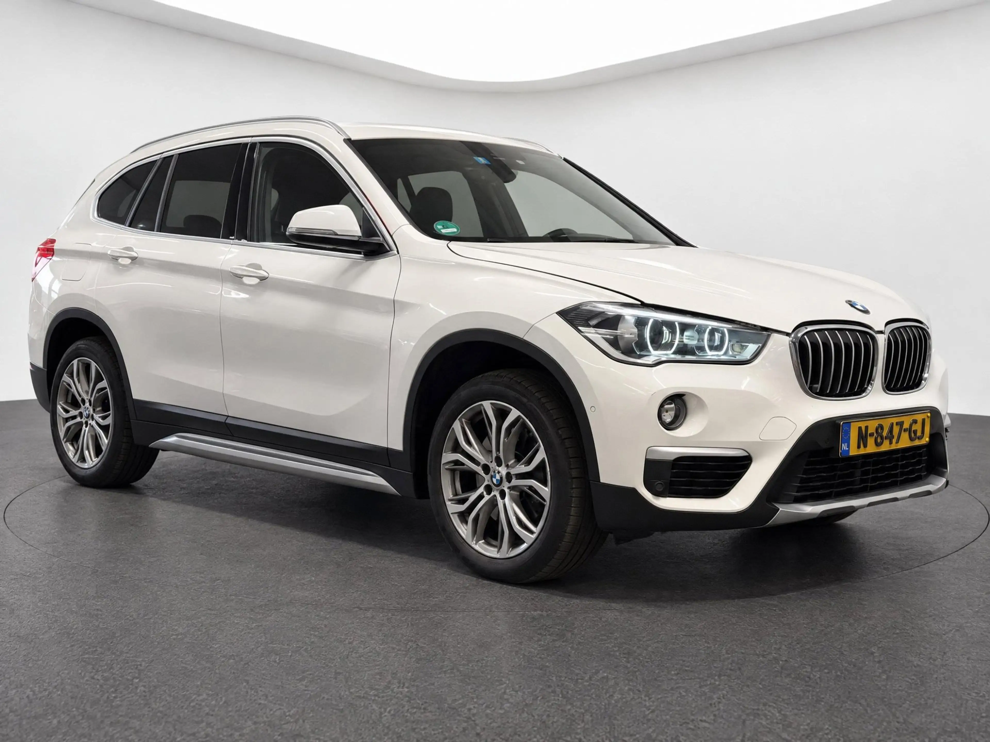 BMW X1 SDrive20i High Executive (LED, ACC, HUD, LEDER, TR — photo 25