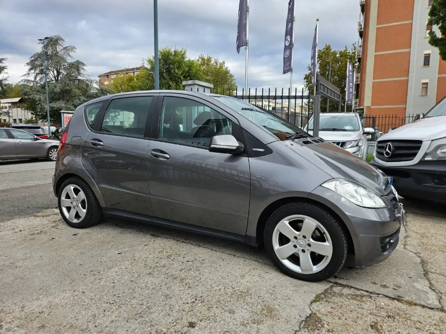 Mercedes-Benz A 160 CDI BlueEFFICIENCY Grau - 2