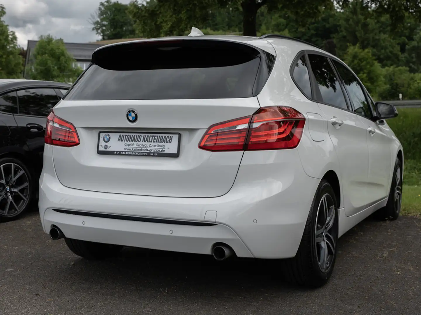 BMW 220 Active Tourer Sport Line AHK LED NAVI SHZ Weiß - 2