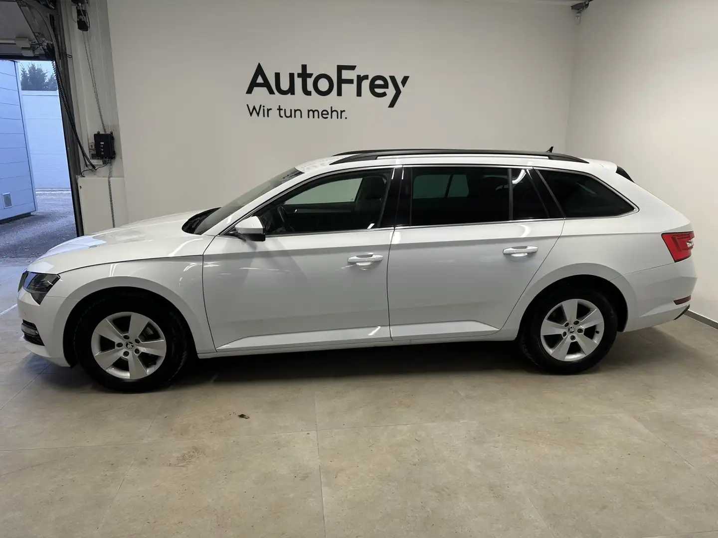 Skoda Superb 2,0 TDI Ambition DSG Weiß - 2