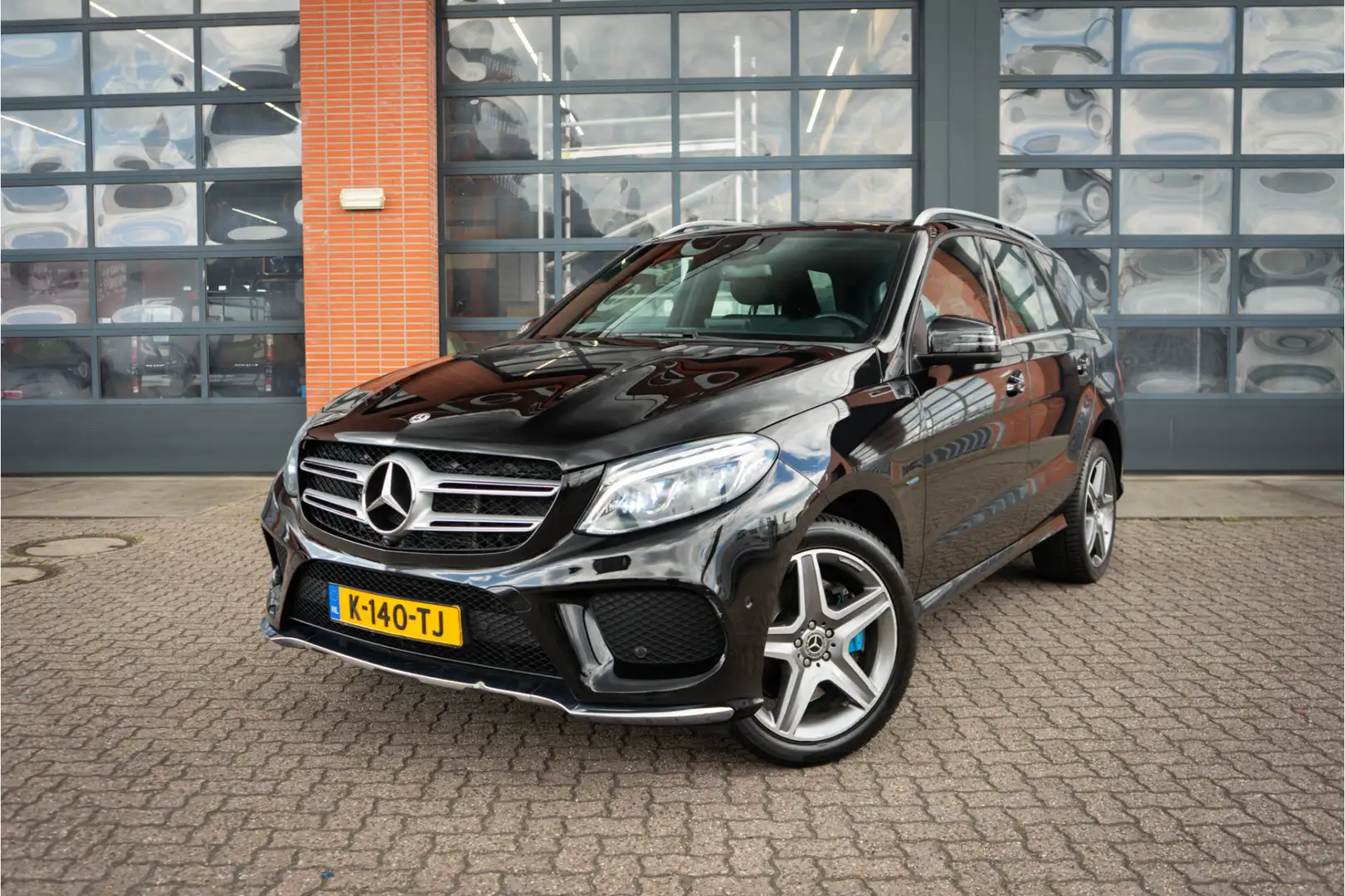 Mercedes-Benz GLE 500 e 4-Matic AMG Line | Panoramadak | Trekhaak | Burm Negro - 2