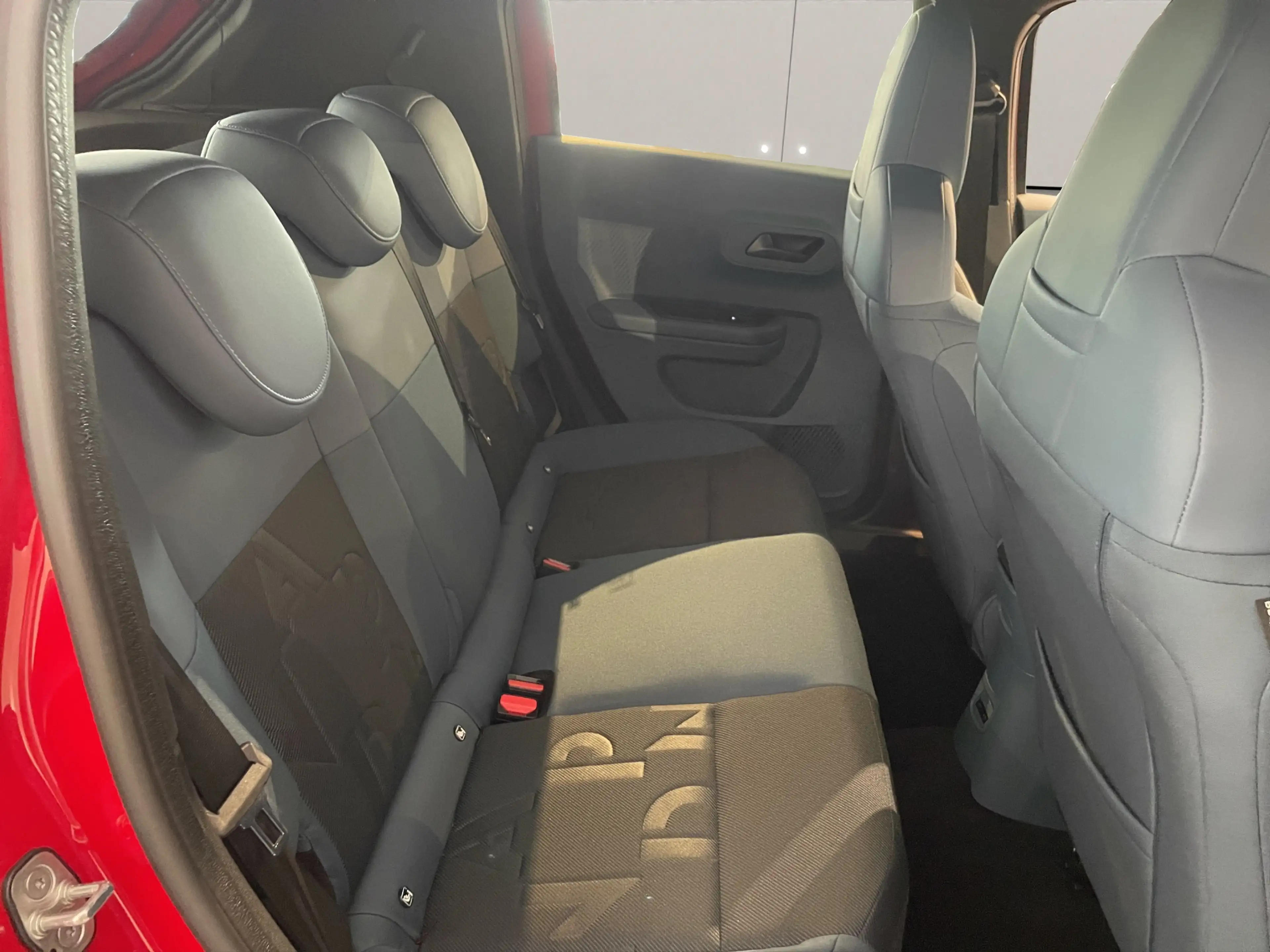 Fiat Grande Panda eDCT 1.2 74 kW Icon LED+Navi+SHZ+LM — photo 17