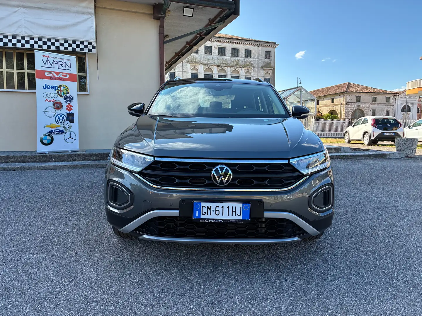 Volkswagen T-Roc 1.5 TSI ACT DSG Life Grigio - 2
