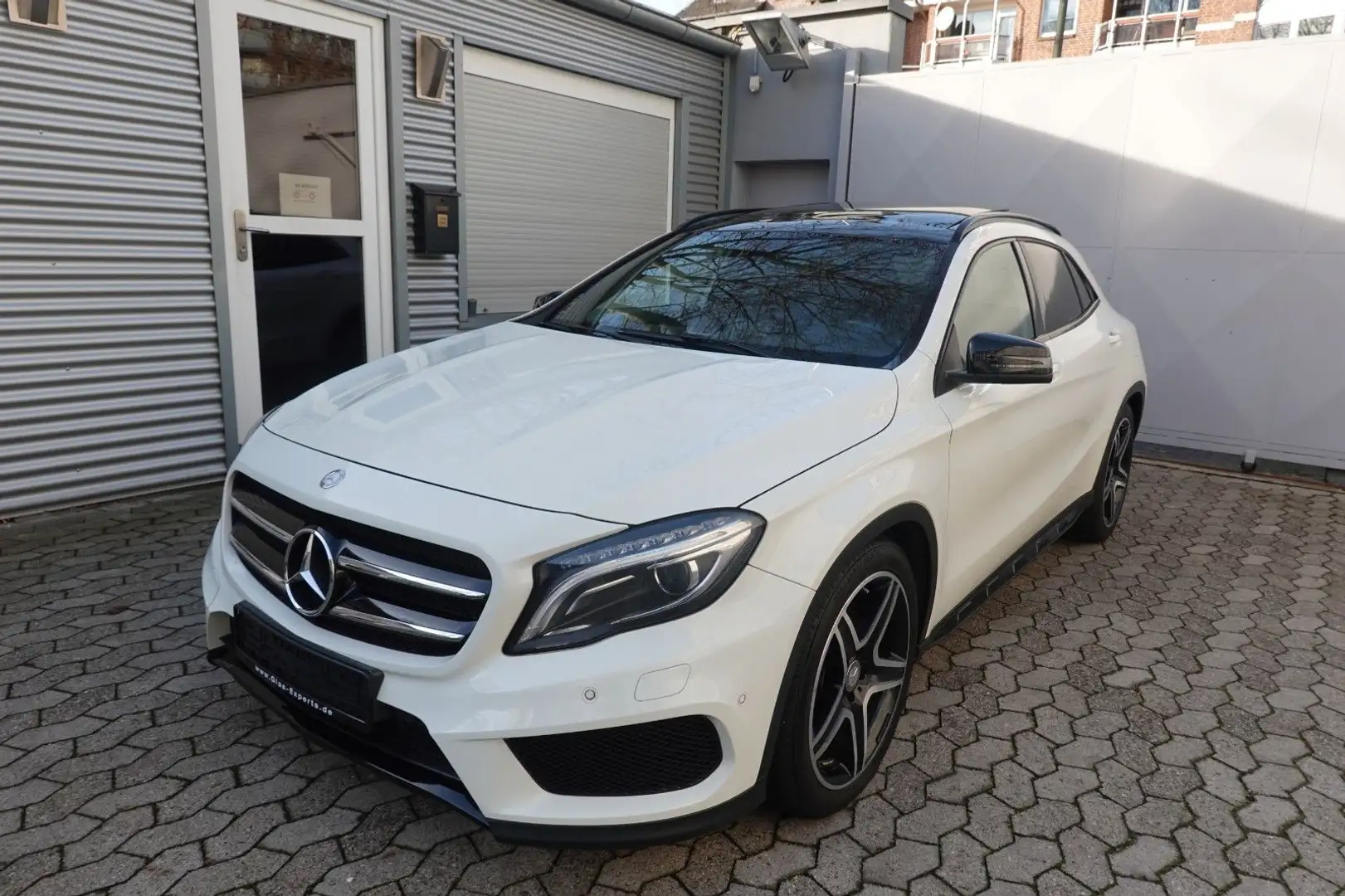 Mercedes-Benz GLA 250 4Matic AMG Kamera Panoramer BiXenon Blanc - 1