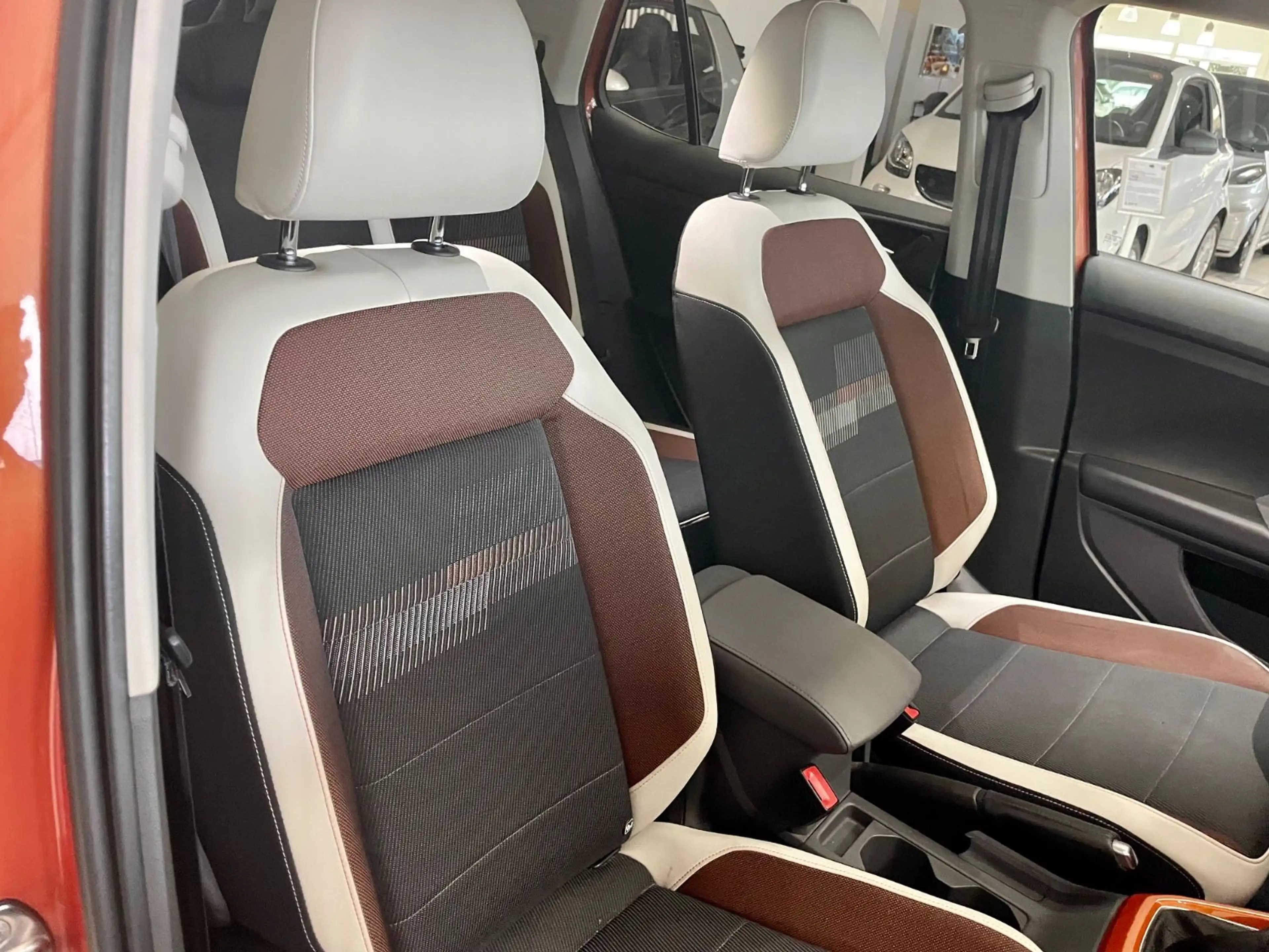 Volkswagen T-Cross Style 1,0 Automatik/Navi/Alus — photo 9