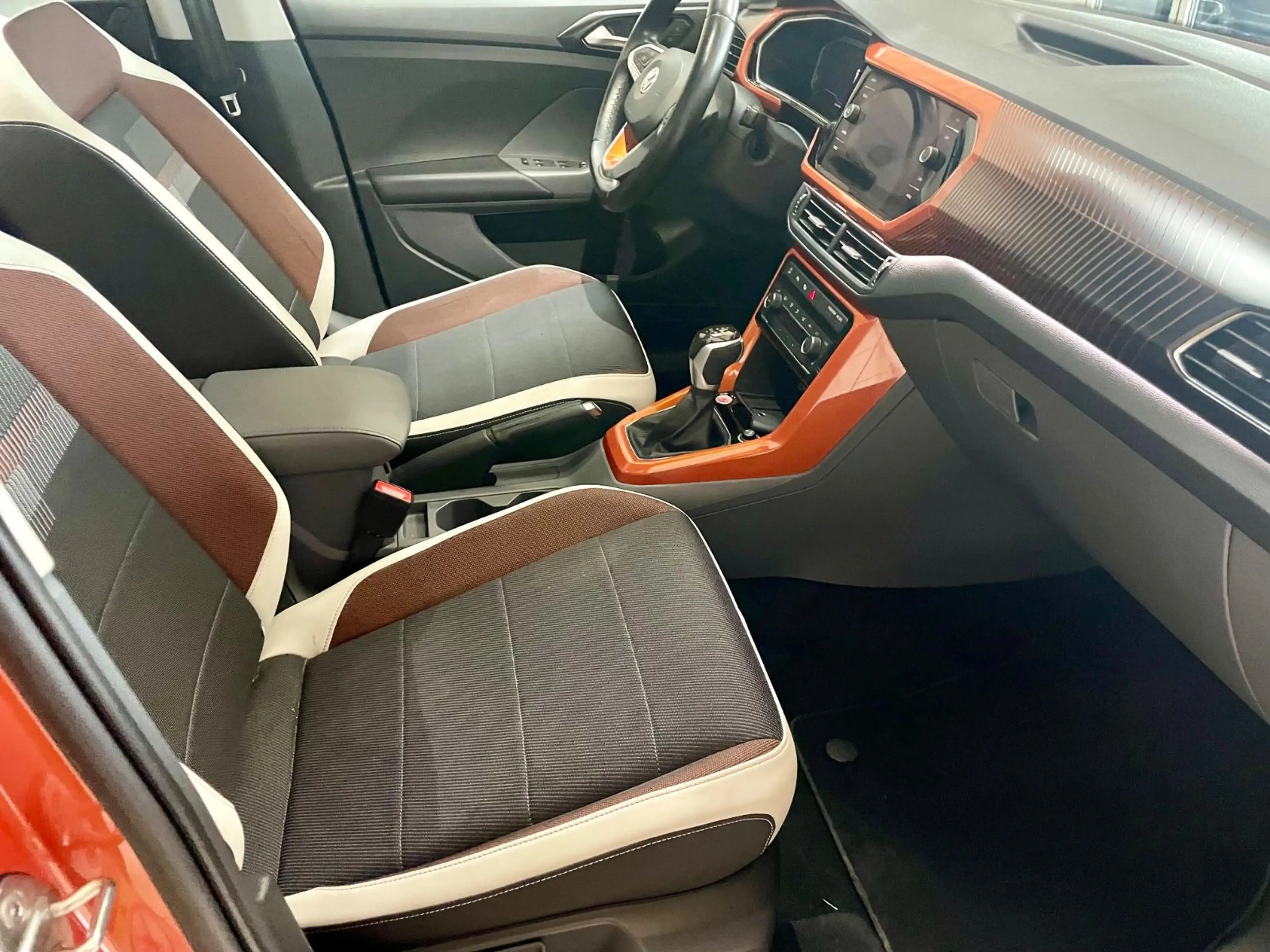 Volkswagen T-Cross Style 1,0 Automatik/Navi/Alus — photo 8