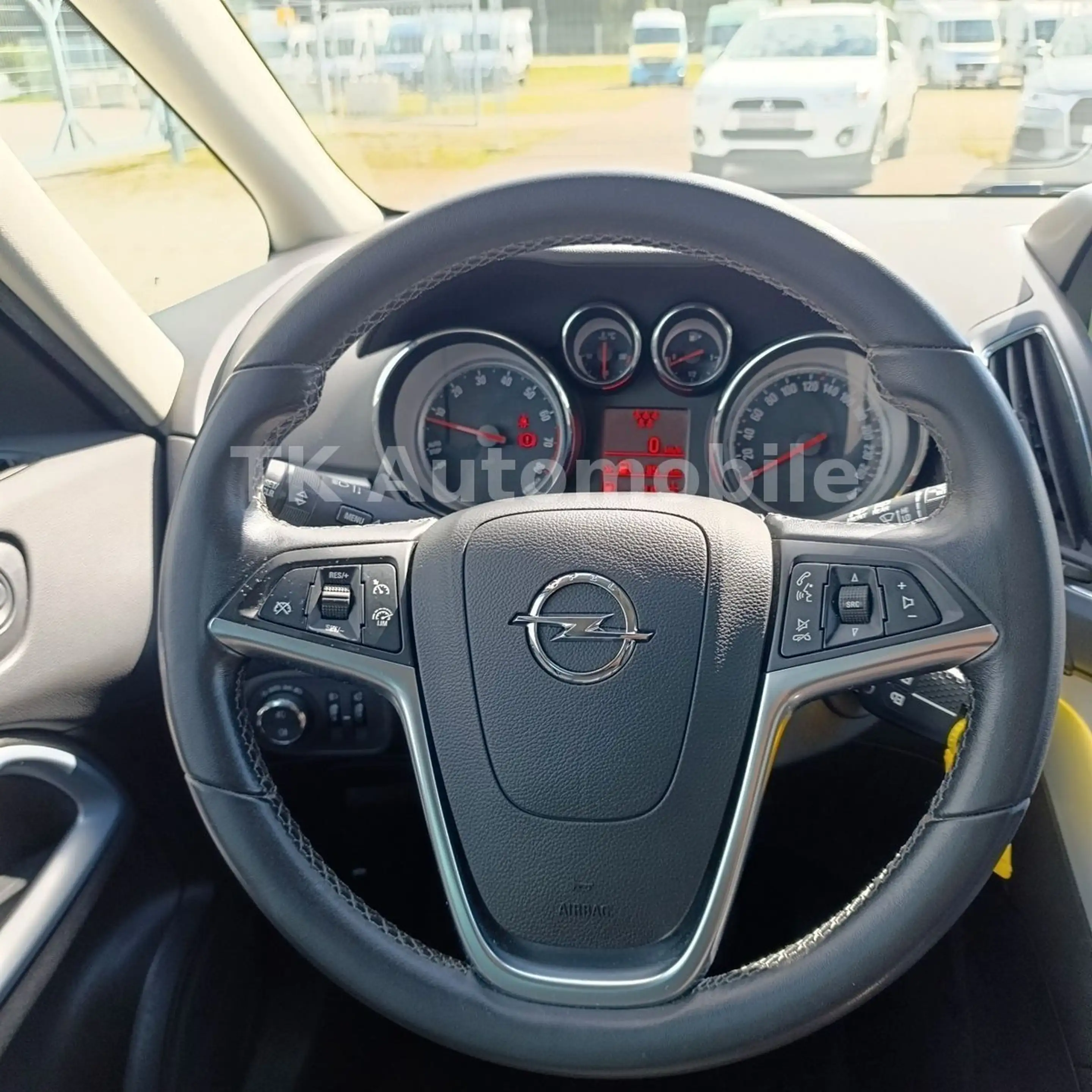 Opel Zafira C Tourer NAVI/SHZ/KAMERA/7 Sitze/1 Hand! — photo 14