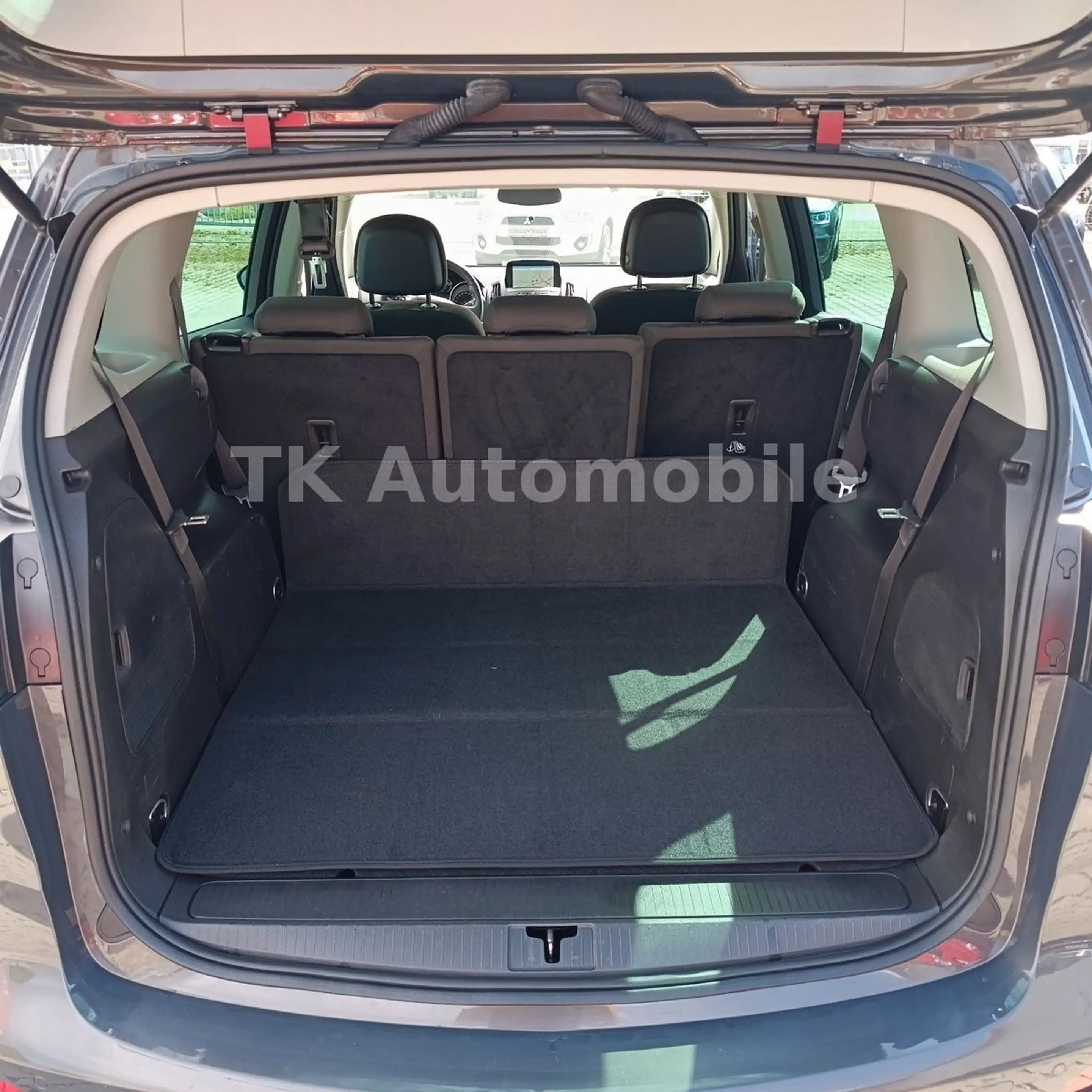 Opel Zafira C Tourer NAVI/SHZ/KAMERA/7 Sitze/1 Hand! — photo 10