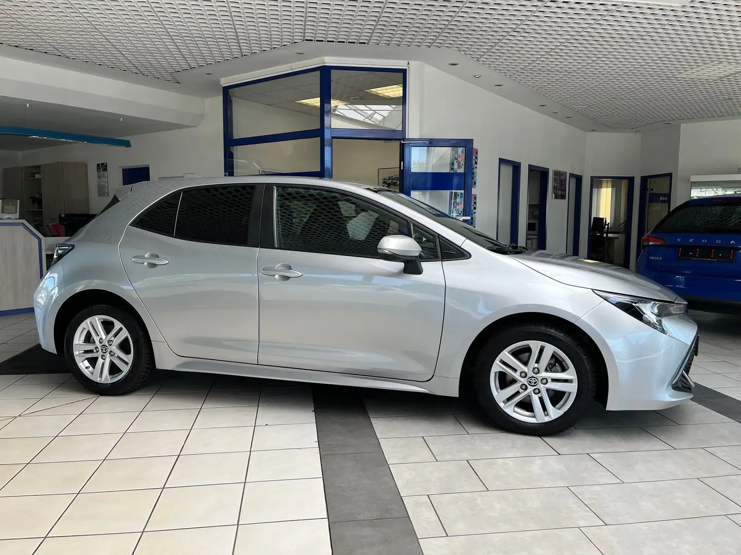 Toyota Corolla 1.8 Hybrid Edition, Head-up,Navi.RFK,ACC Silber - 2