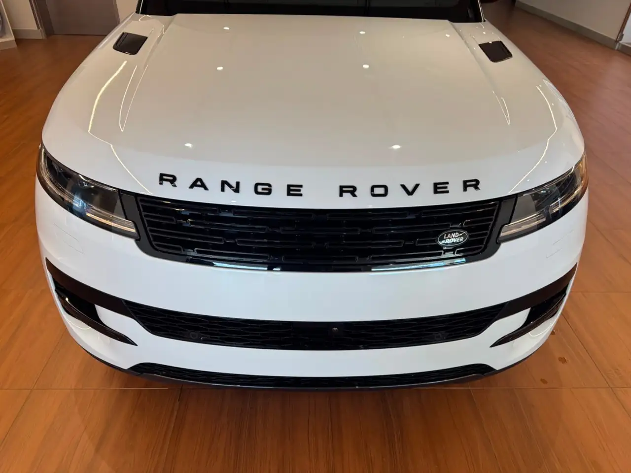 Land Rover Range Rover Sport снимка Land Rover Range Rover Sport