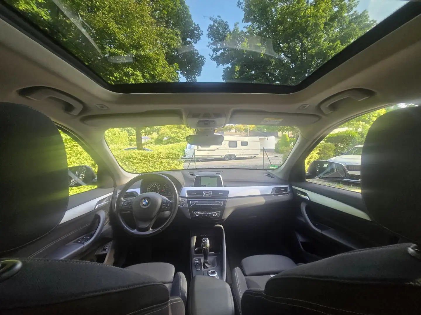 BMW X1 sDrive 20 d Advantage Grau - 2