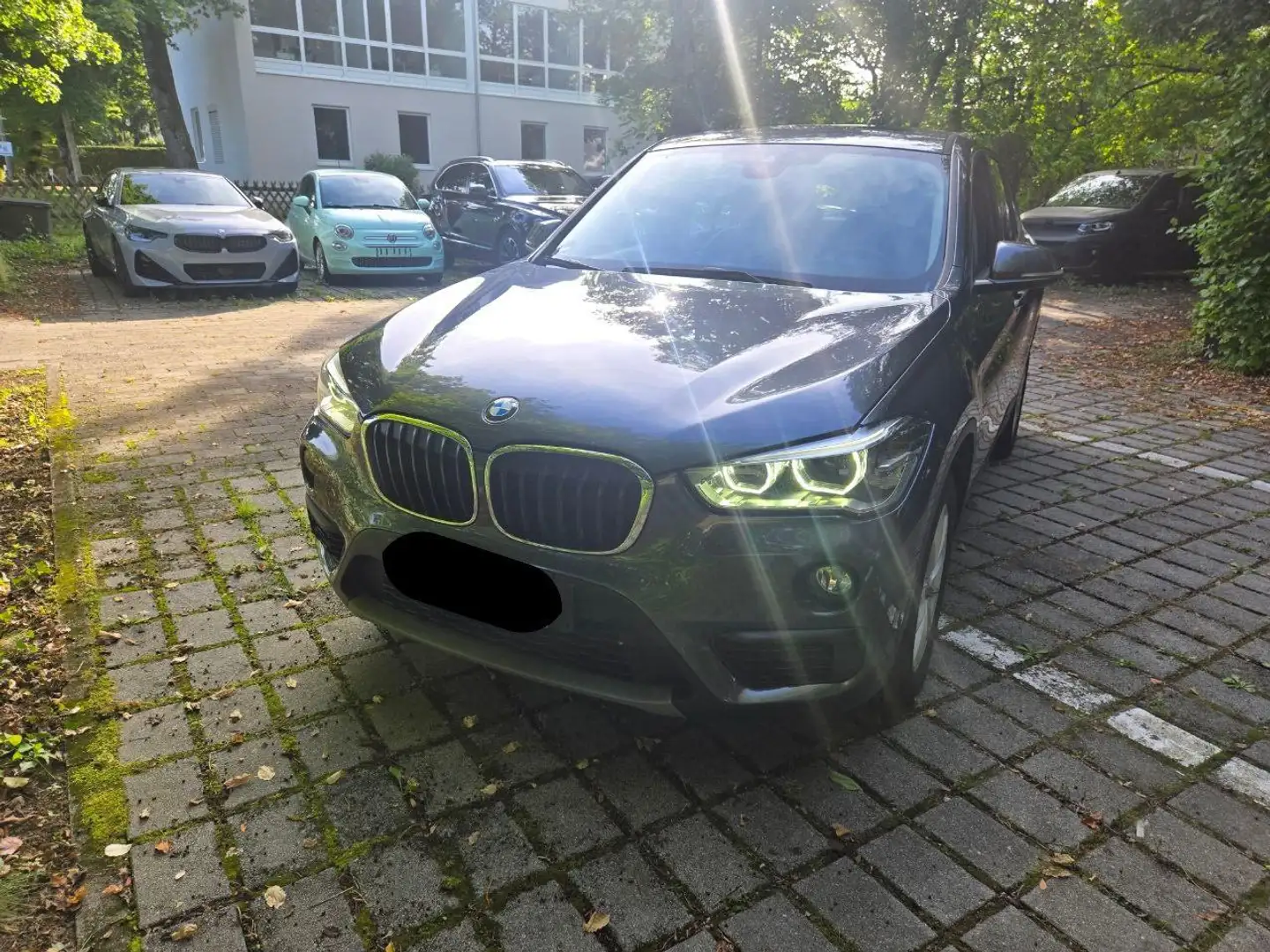 BMW X1 sDrive 20 d Advantage Grau - 1