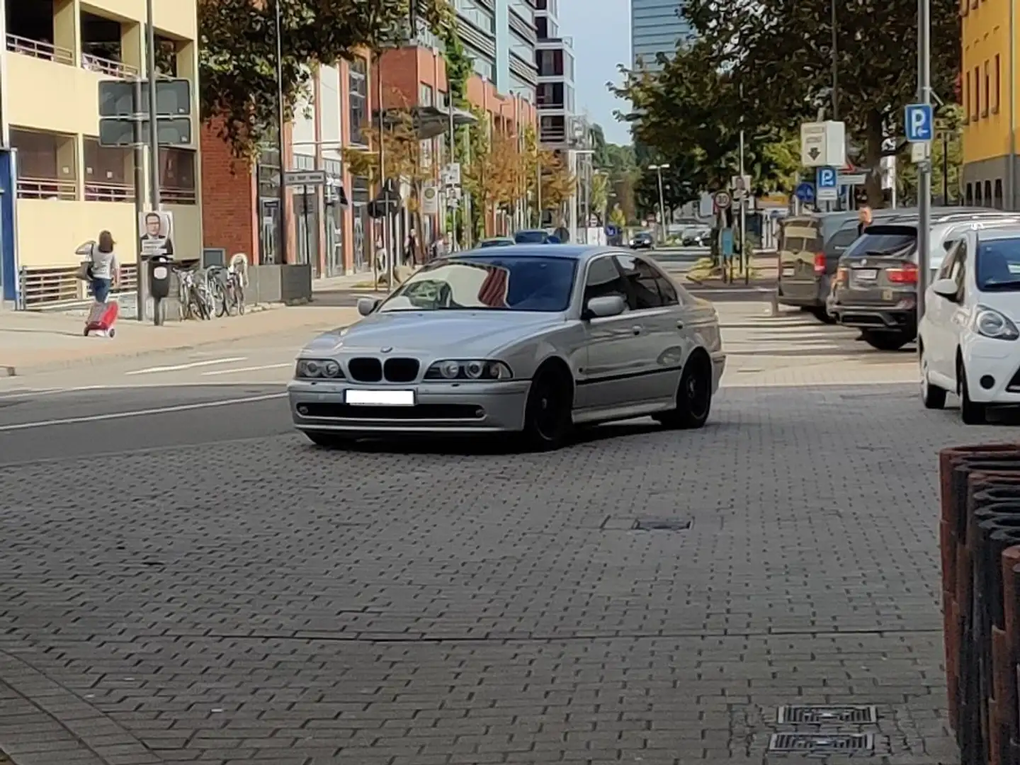 BMW 525 525i srebrna - 1