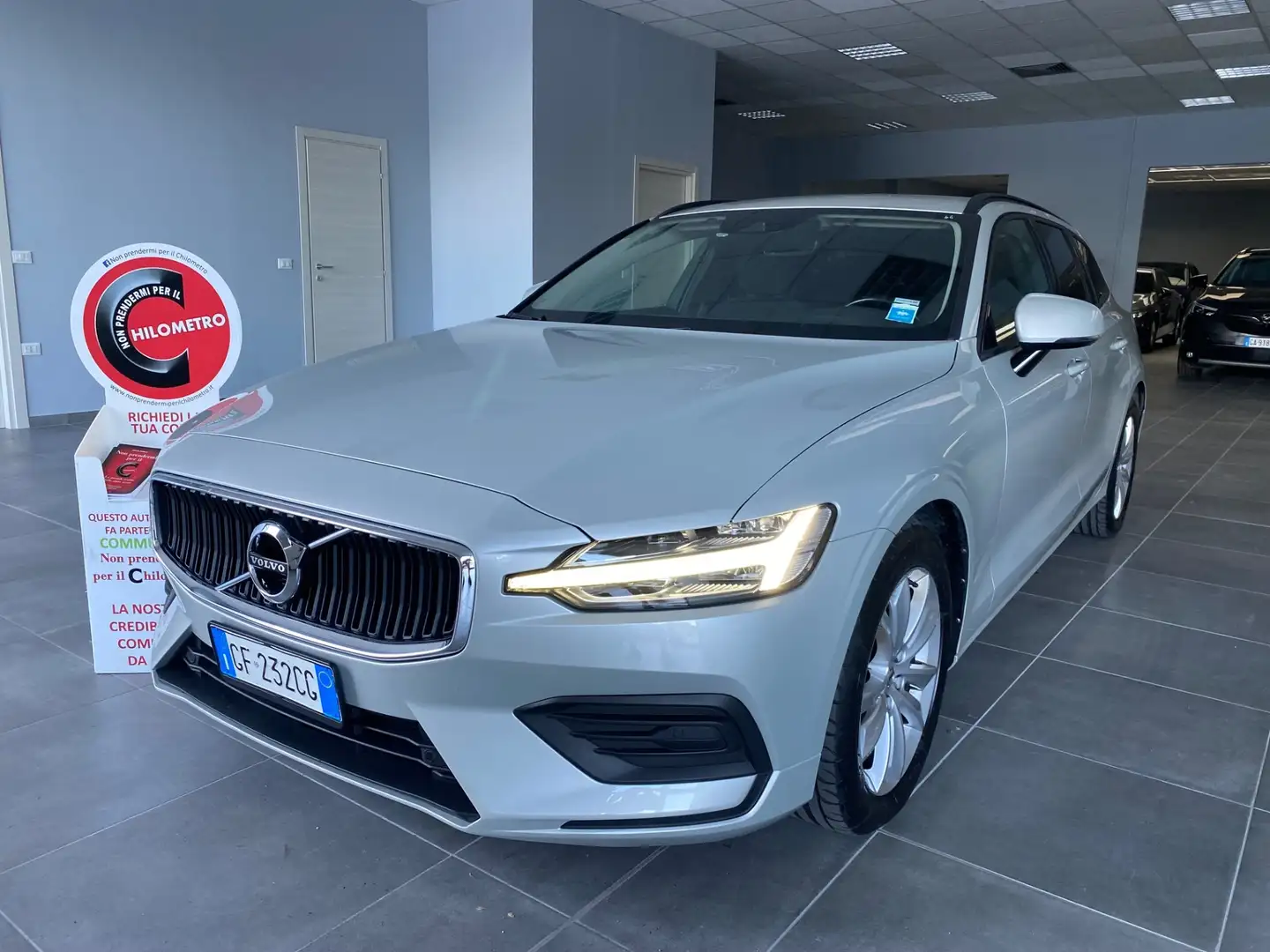 Volvo V60 V60 B4 (d) Geartronic Momentum Business Pro Grigio - 1