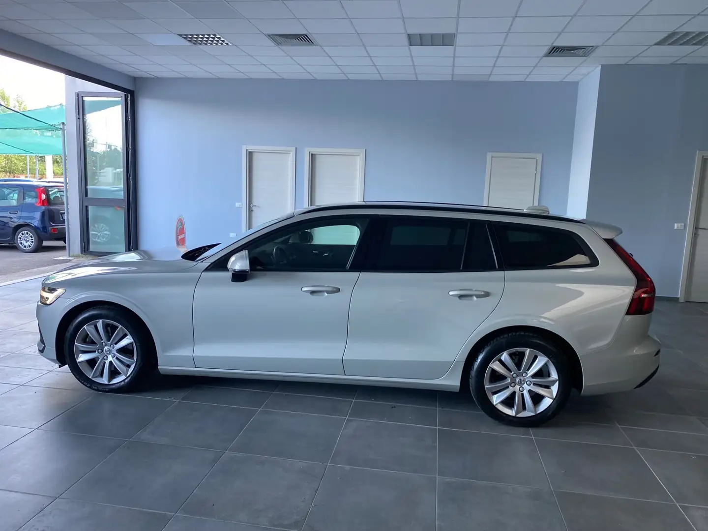 Volvo V60 V60 B4 (d) Geartronic Momentum Business Pro Grigio - 2