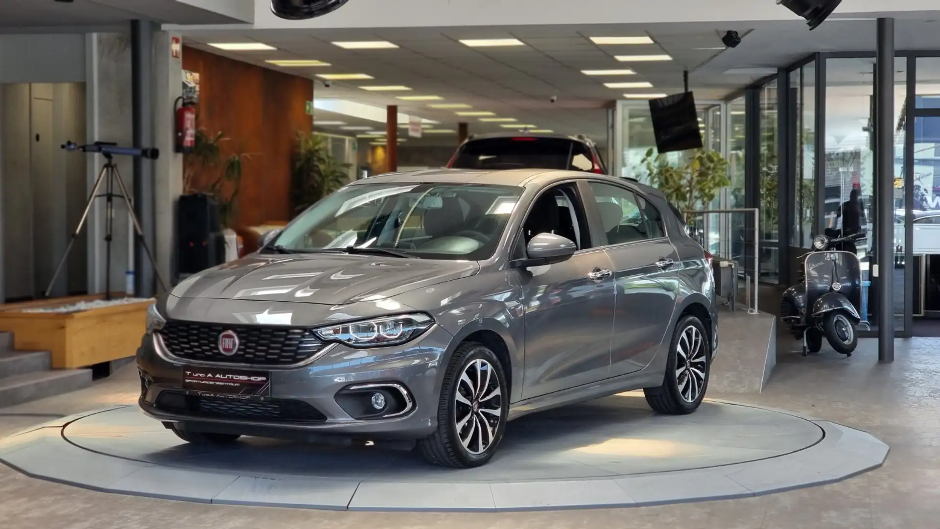 Fiat Tipo 1-Hand *Kamera*CITY*Sitzmassage*17Zoll* Szary - 1