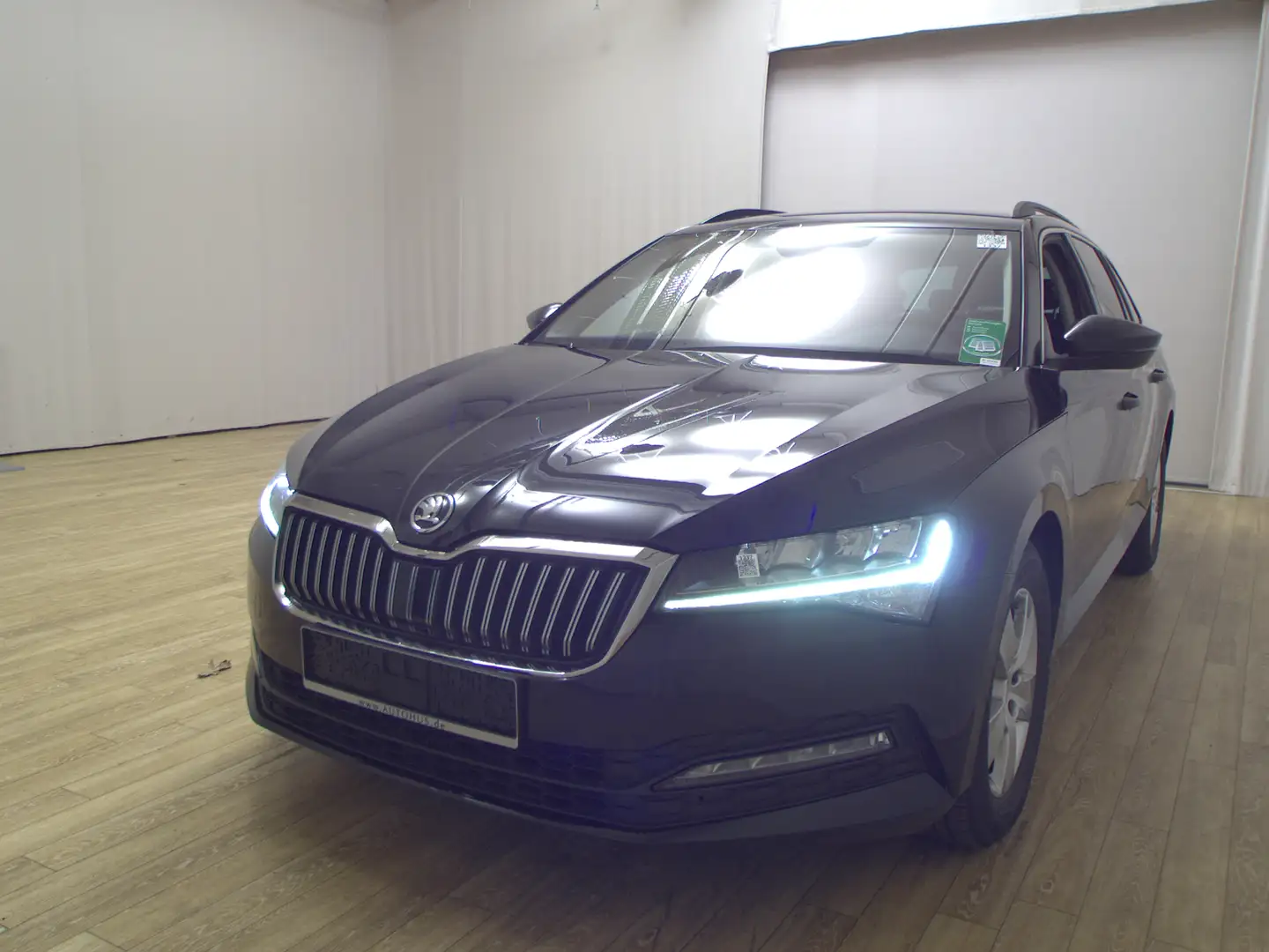 Skoda Superb Combi 2.0 TDI Ambition Navi ACC vc Schwarz - 2