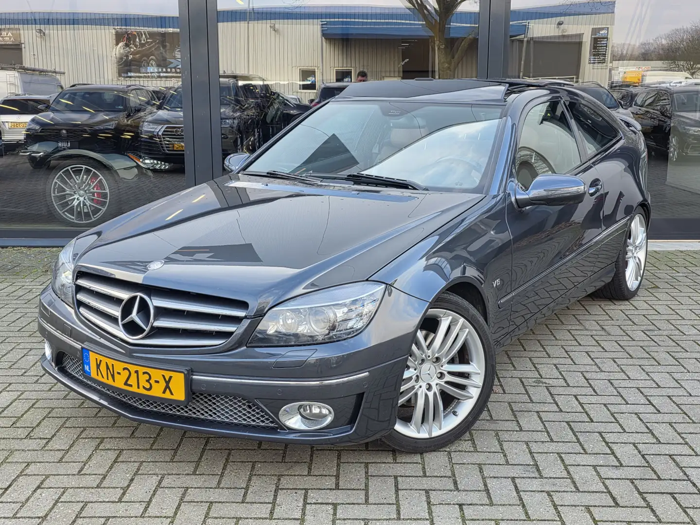 Mercedes-Benz CLC 230 v6 Prestige + PANO DAK + XENON + LEER Grau - 2